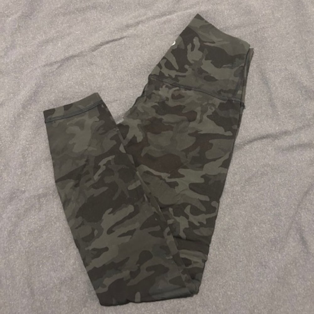 Lululemon Align Pants. Size 4. Length 25. CoIour incognito Camo Multi